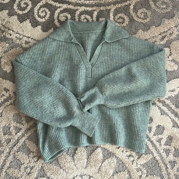 Cropped Soft Collared Sweater - Picture 2 of 4